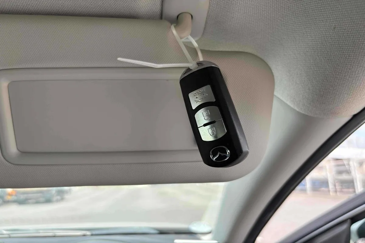 2014 Mazda Axela HYBRID Carousel 4