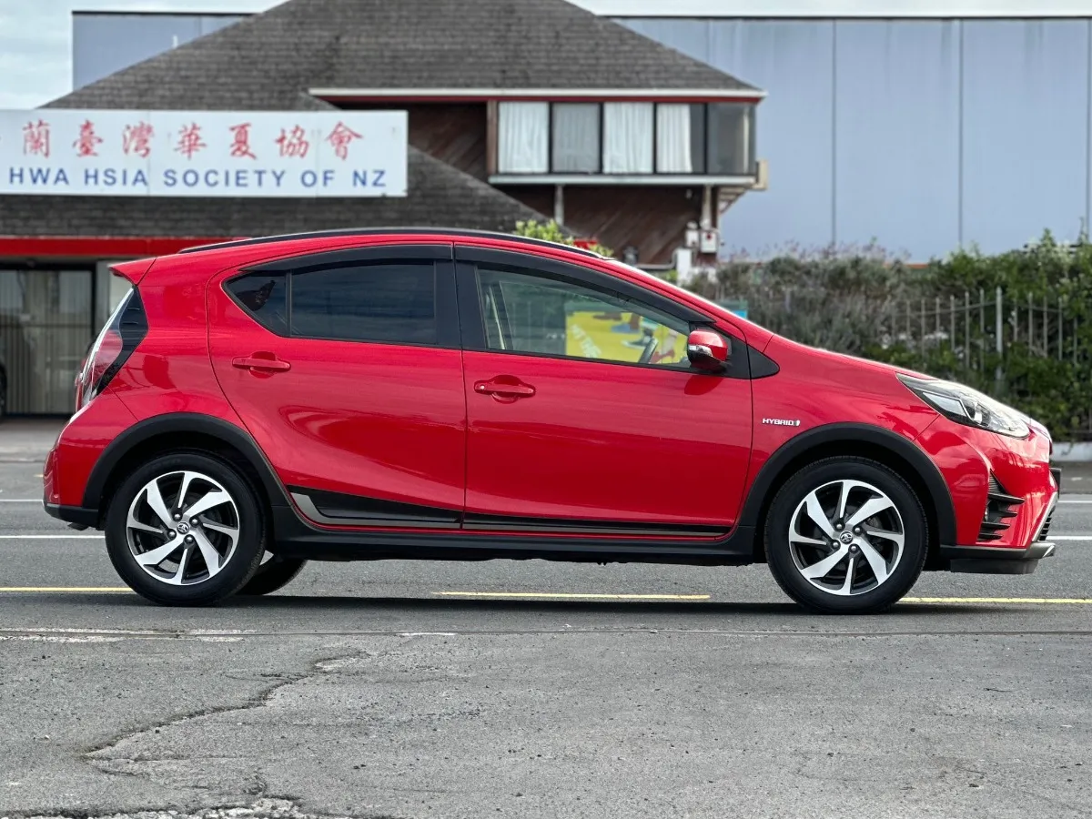 2017 Toyota Aqua CROSSOVER Hybrid *Leather* Carousel 2