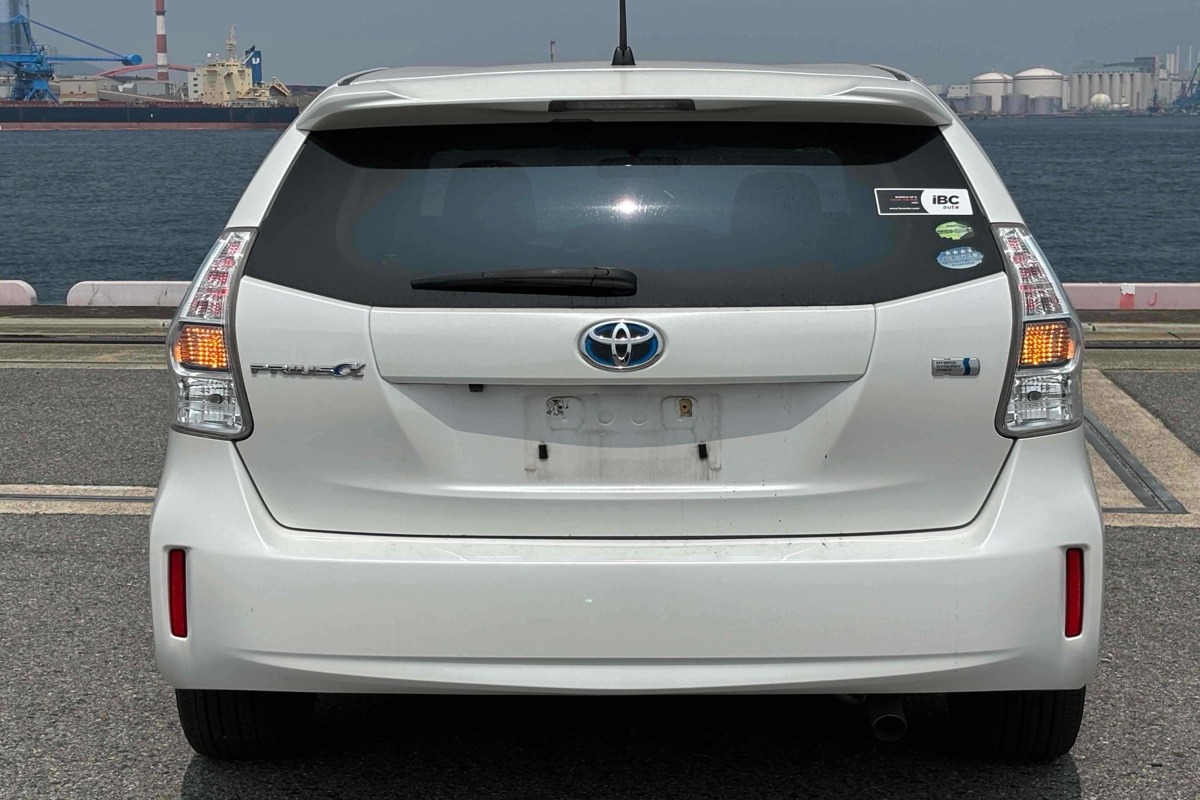 2012 Toyota Prius Alpha HYBRID 7-Seater Carousel 2