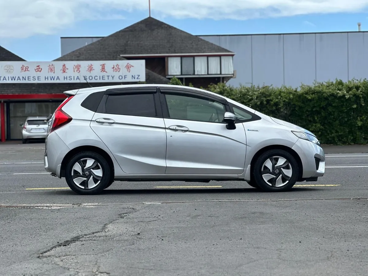 2013 Honda Fit HYBRID F Carousel 6