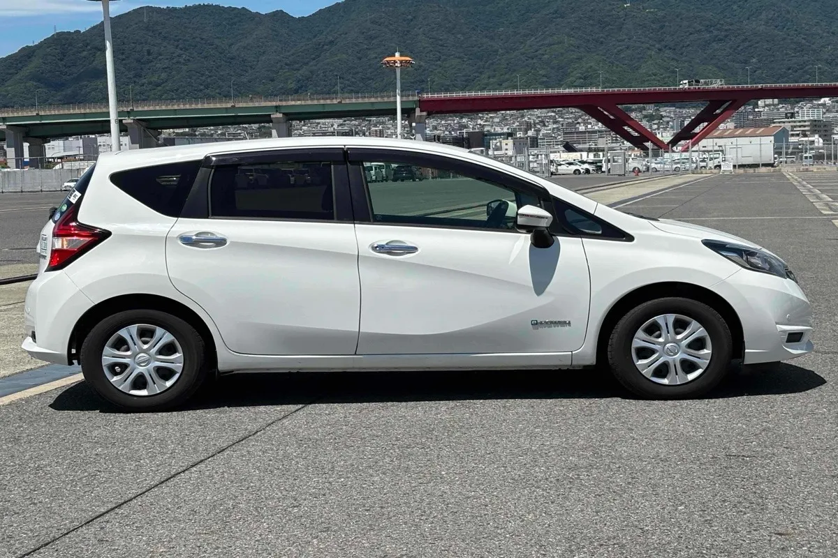 2020 Nissan Note HYBRID E-Power B Carousel 6