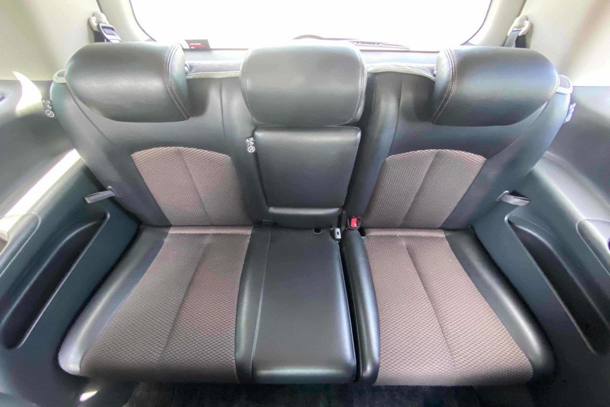 2012 Nissan Elgrand Carousel 2