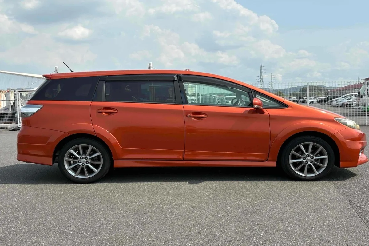 2012 Toyota Wish 2.0 Z PACKAGE Carousel 6