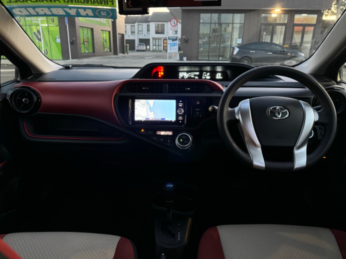2015 Toyota Aqua Hybrid S Carousel 8