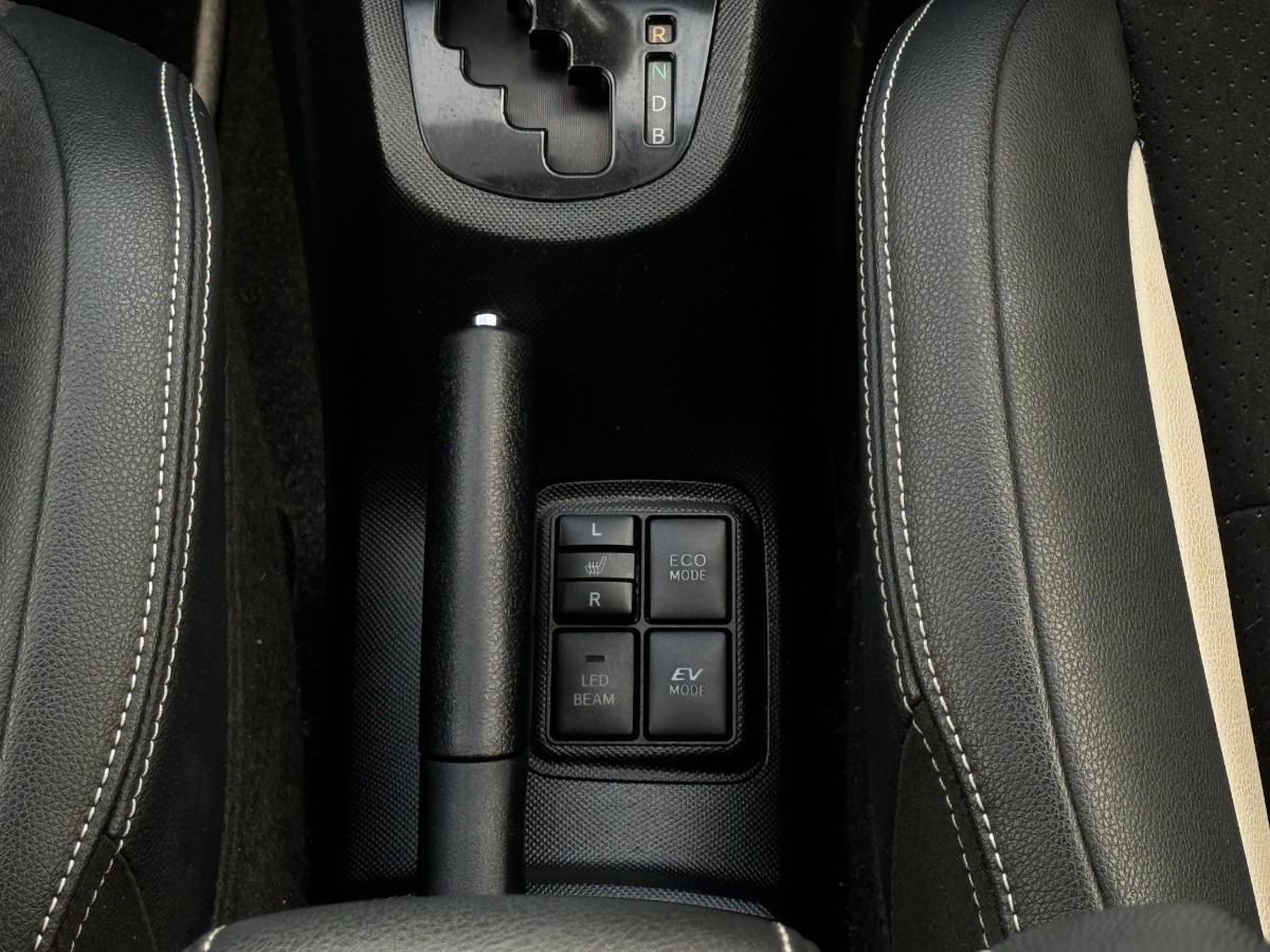 2014 Toyota Aqua  Carousel 2