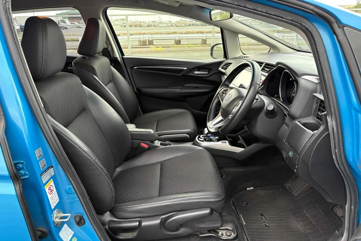 2013 Honda Fit HYBRID L PACKAGE Carousel 7
