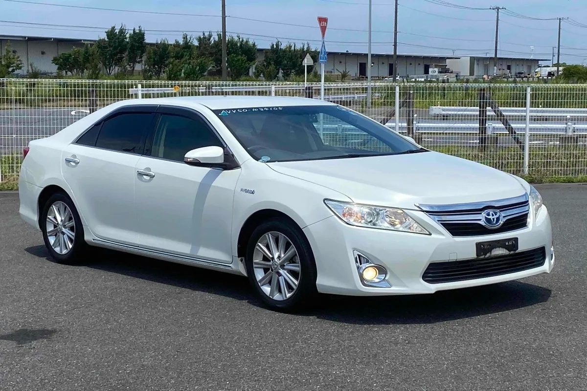 2013 Toyota Camry Hybrid G Package Carousel 9