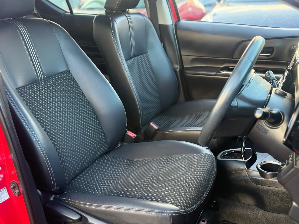 2017 Toyota Aqua CROSSOVER Hybrid *Leather* Carousel 6