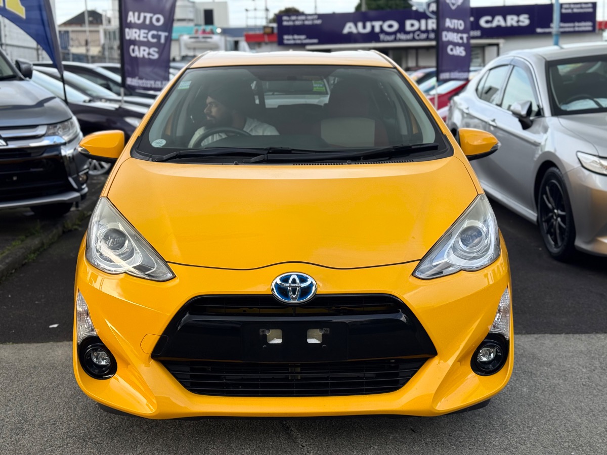 2015 Toyota Aqua Hybrid S Carousel 4