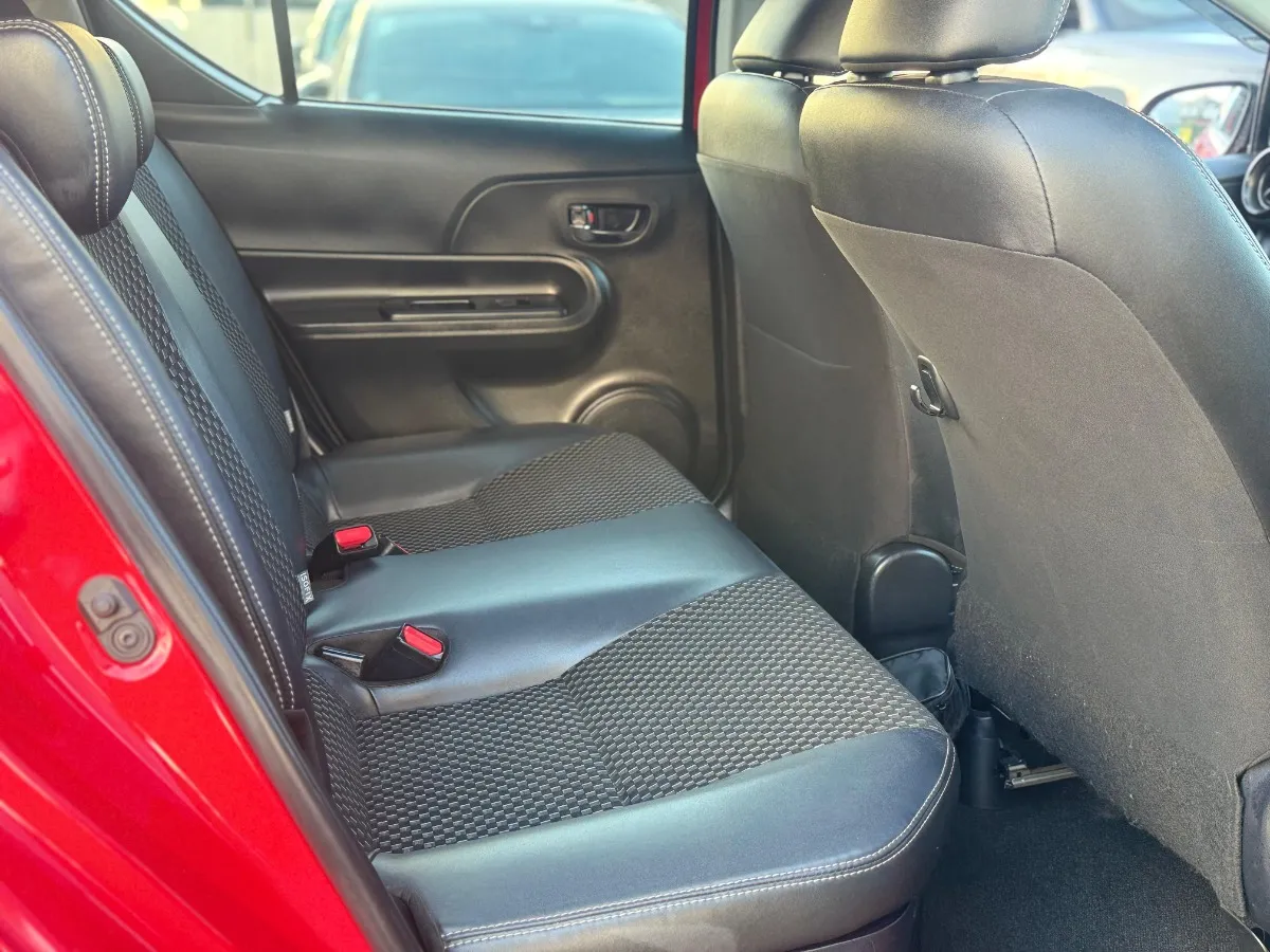 2017 Toyota Aqua CROSSOVER Hybrid *Leather* Carousel 7