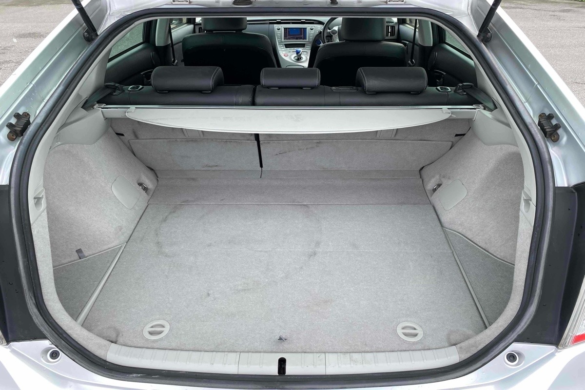 2012 Toyota Prius Carousel 9