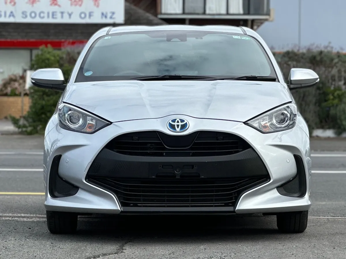 2021 Toyota Yaris HYBRID X Carousel 1