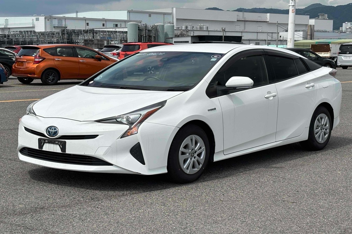2017 Toyota Prius HYBRID S Carousel 7