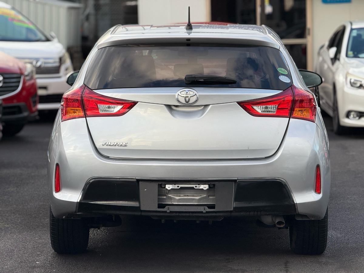 2015 Toyota Auris  Carousel 2