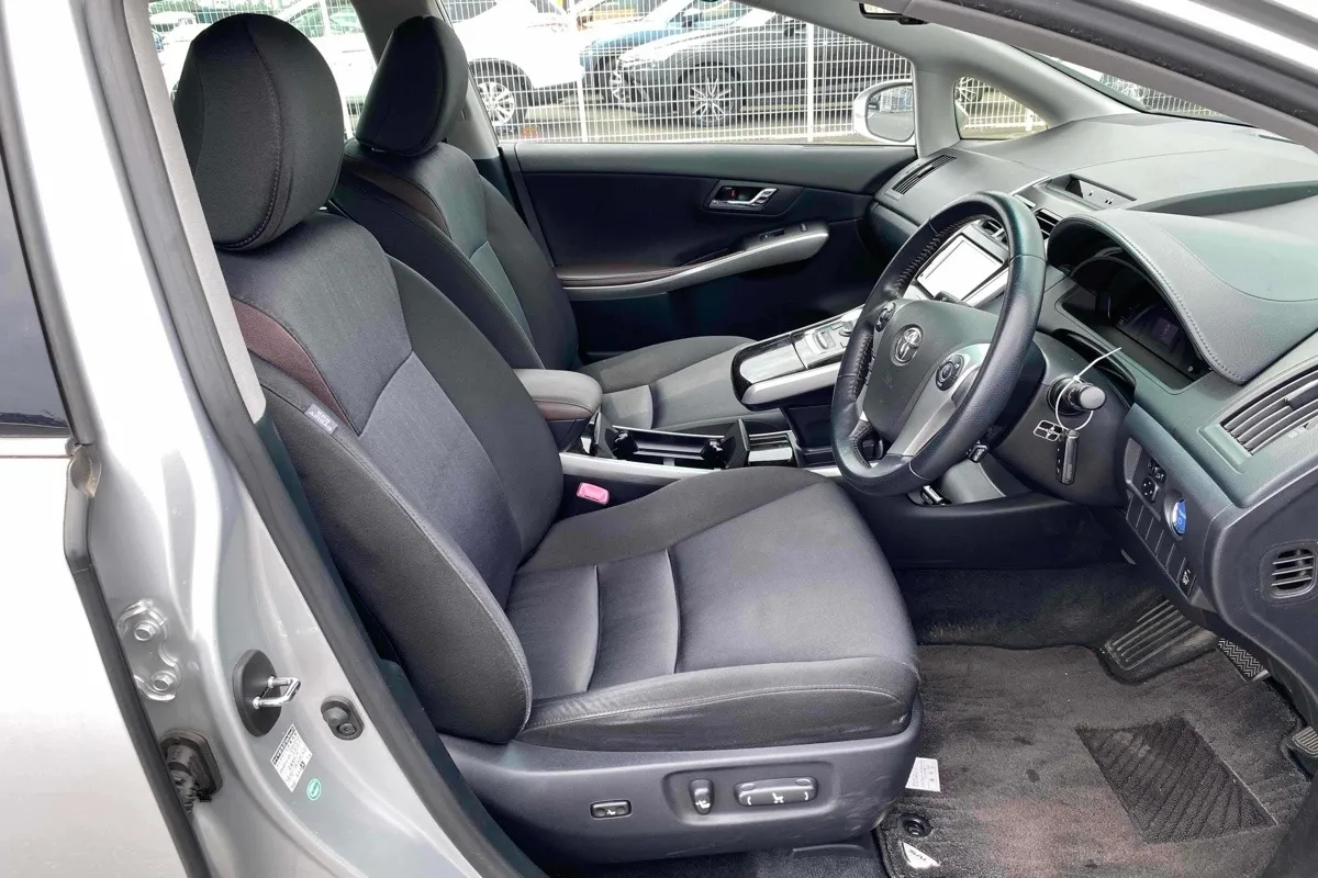 2013 Toyota Sai Carousel 3