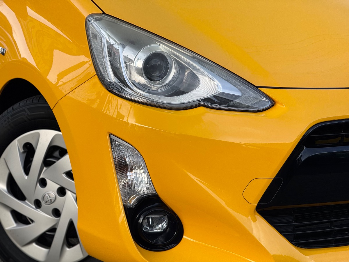 2015 Toyota Aqua Hybrid S Carousel 7
