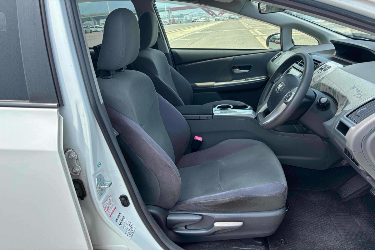 2012 Toyota Prius Alpha HYBRID 7-Seater Carousel 7