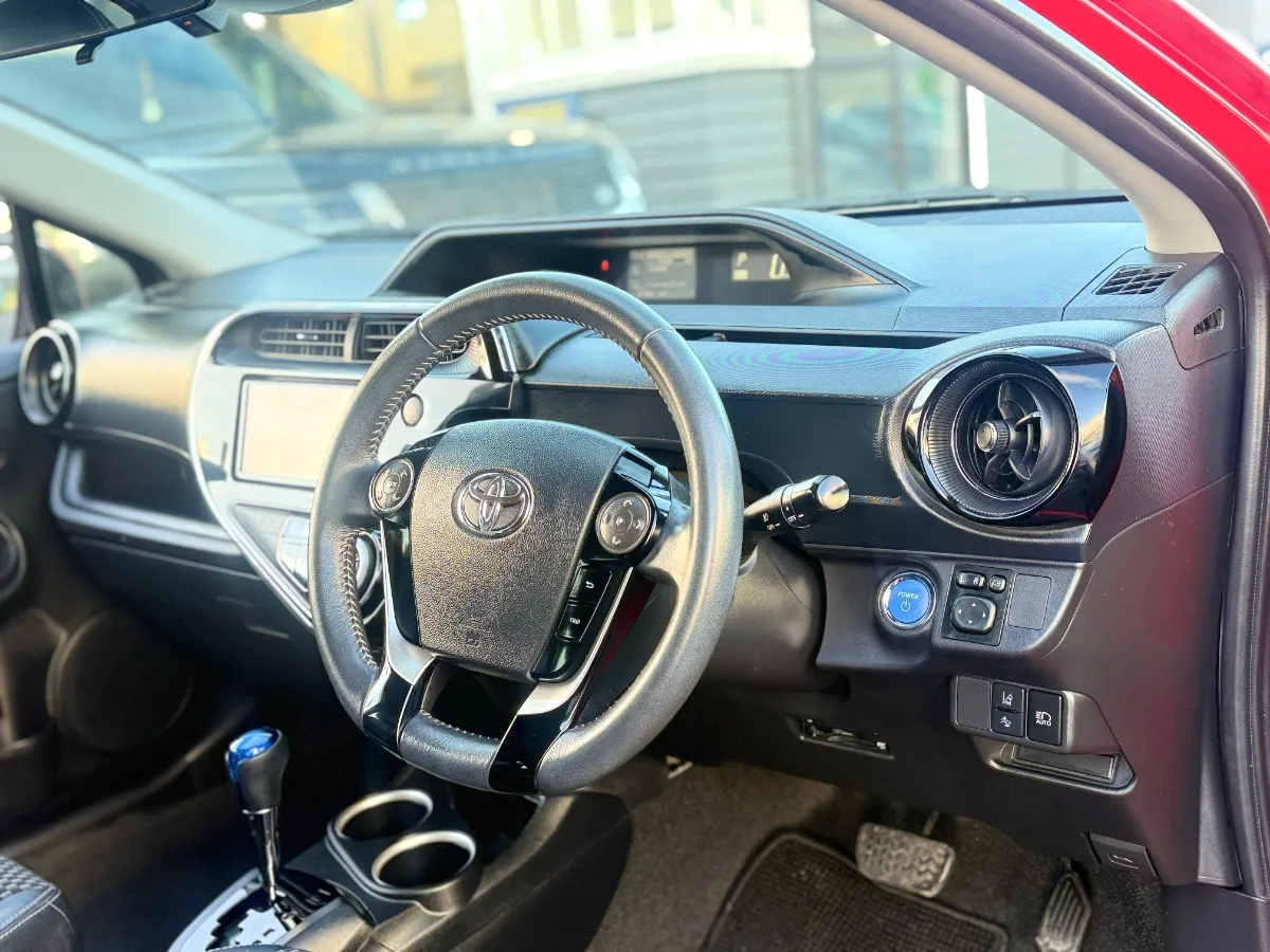 2017 Toyota Aqua CROSSOVER Hybrid *Leather* Carousel 5