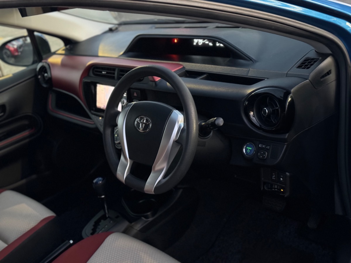 2015 Toyota Aqua Hybrid S Carousel 3
