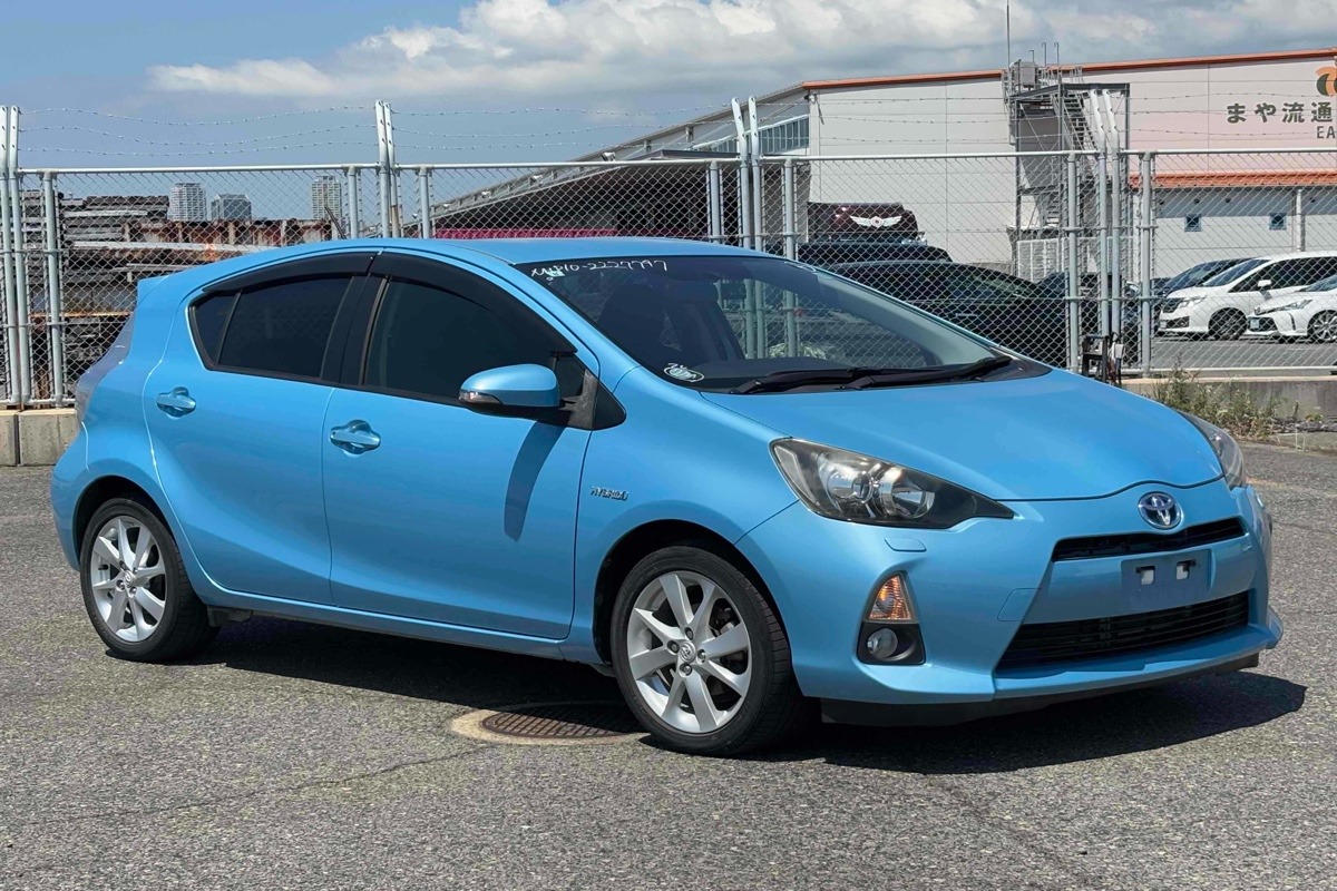 2013 Toyota Aqua Carousel 3