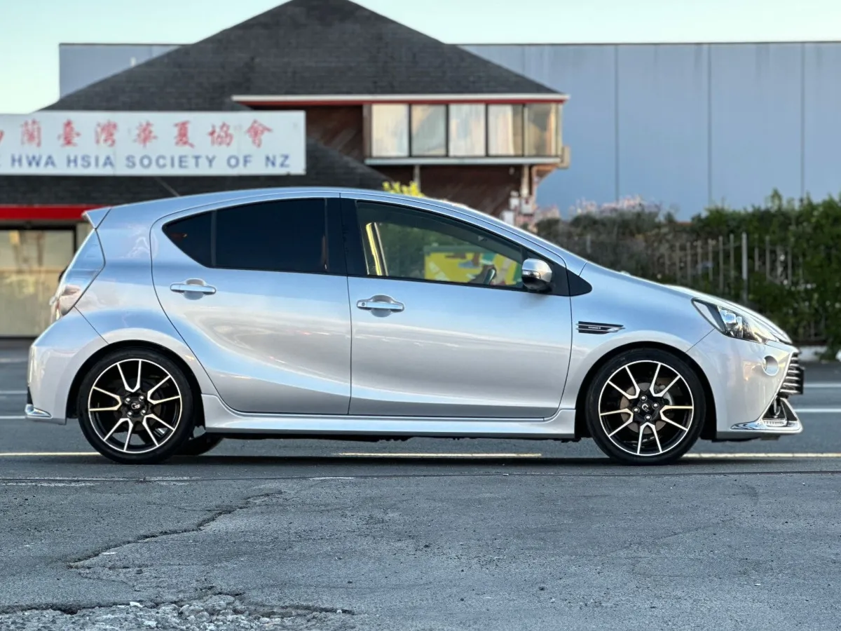 2014 Toyota Aqua Hybrid G GS Carousel 1