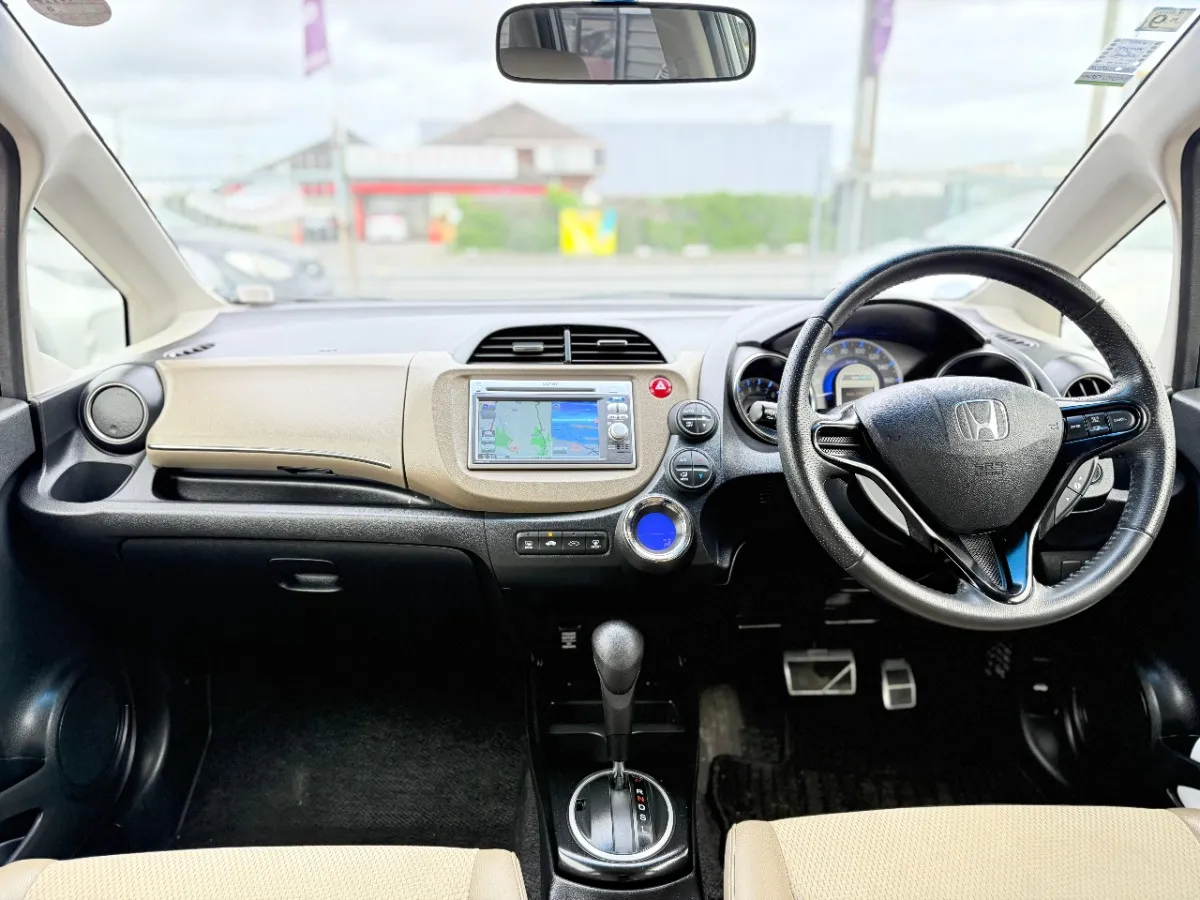 2012 Honda Fit Shuttle Hybrid SMART SELECTION Carousel 5