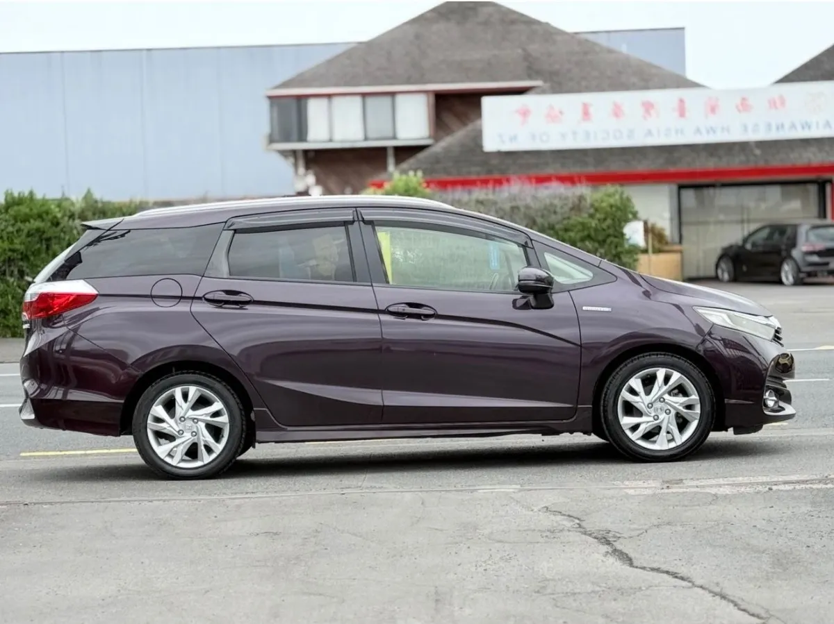 2015 Honda Fit Shuttle Carousel 2