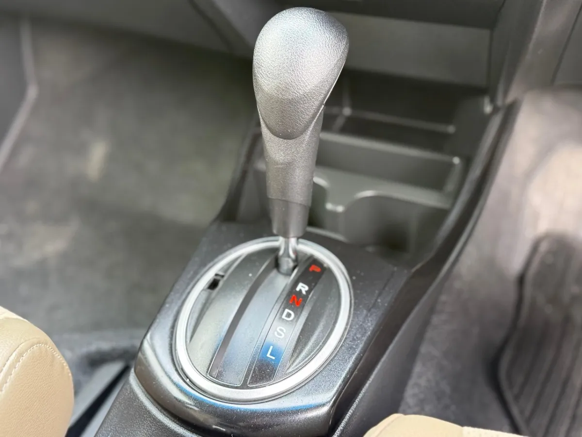 2012 Honda Fit Shuttle Hybrid SMART SELECTION Carousel 8