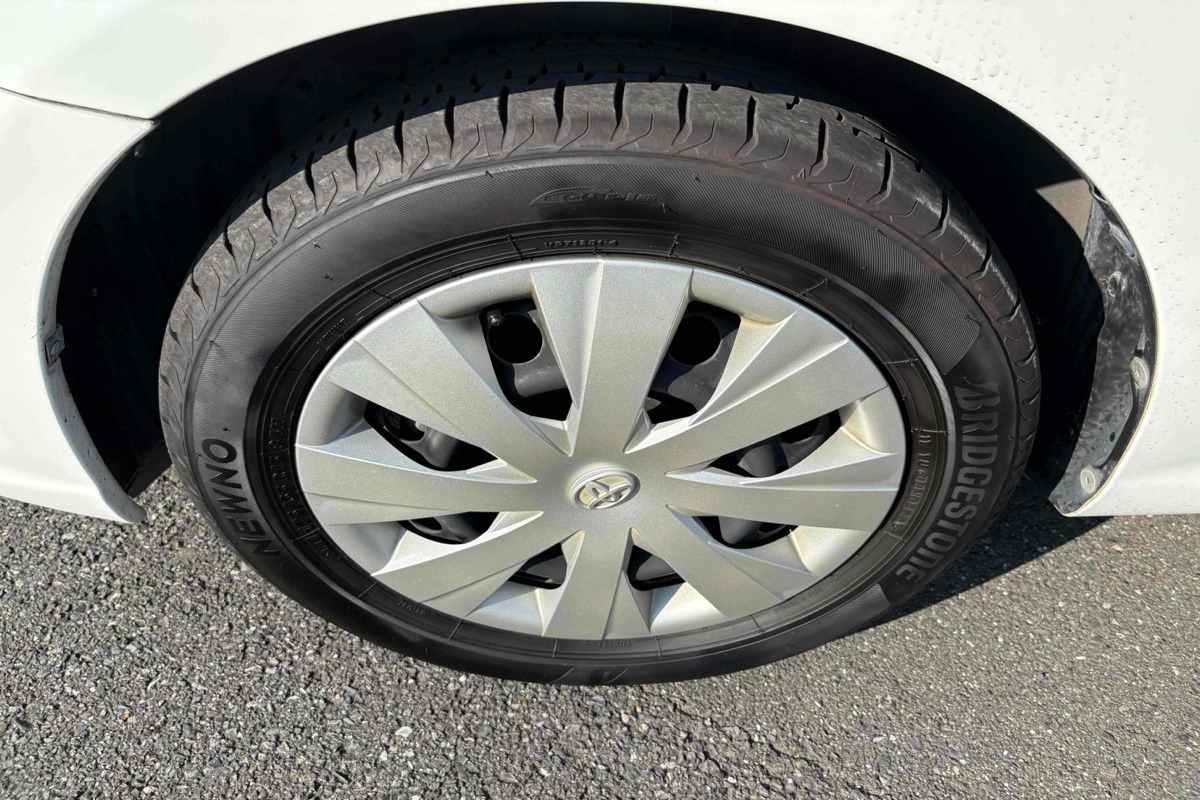 2014 Toyota Corolla Fielder HYBRID Carousel 5