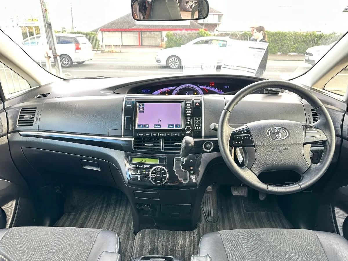 2016 Toyota Estima  Carousel 5