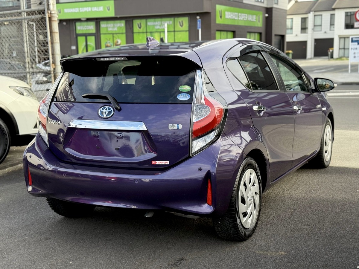 2018 Toyota Aqua Carousel 1