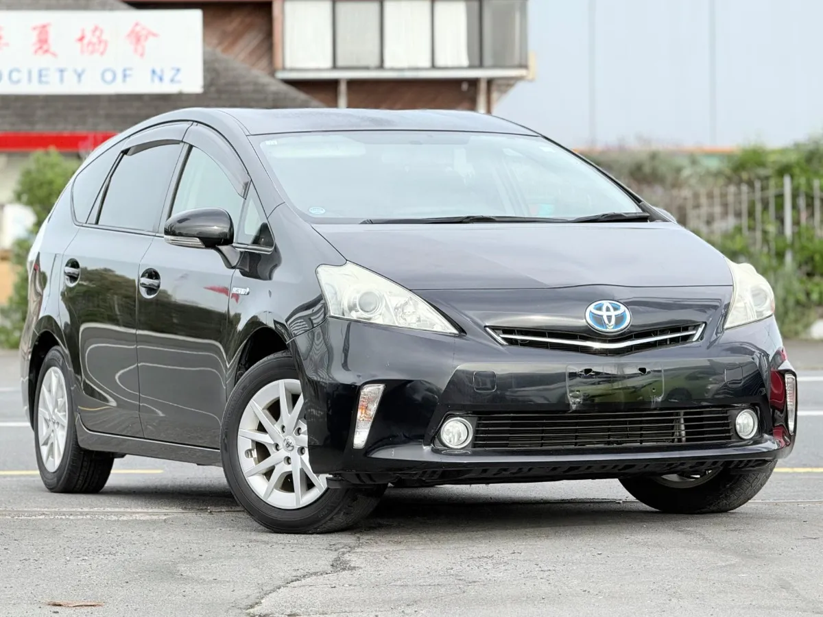 2012 Toyota Prius Alpha S *7-Seater*