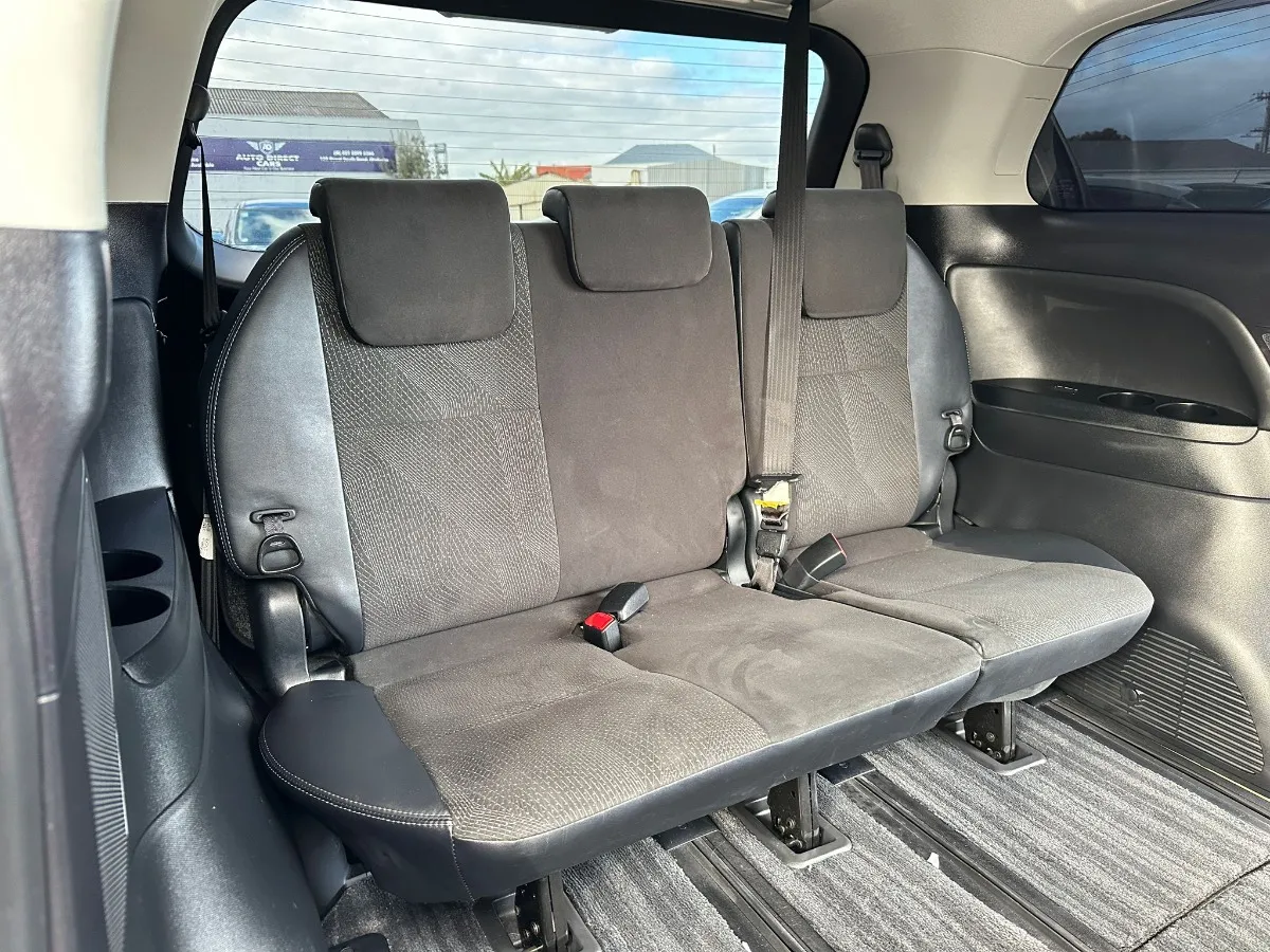 2016 Toyota Estima  Carousel 8