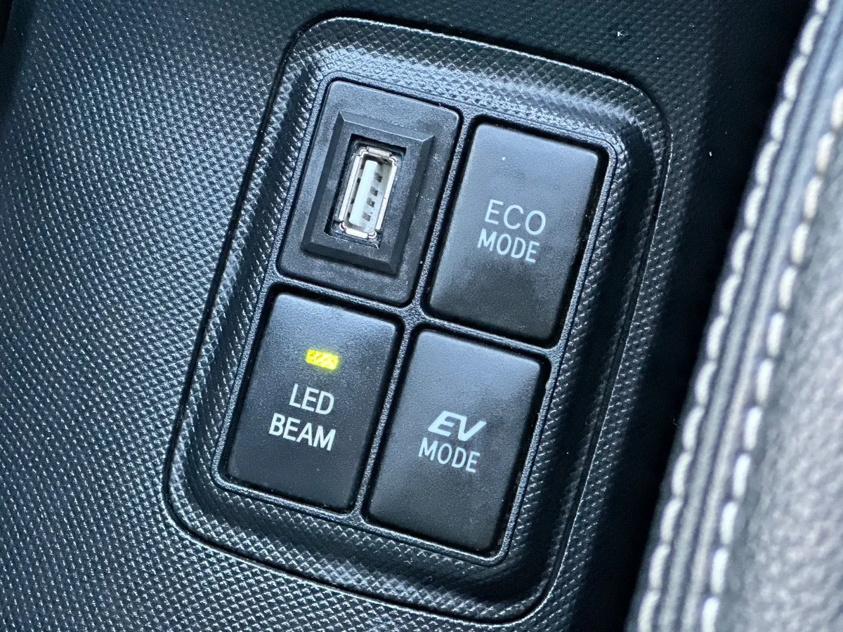 2014 Toyota Aqua Hybrid G GS Carousel 7