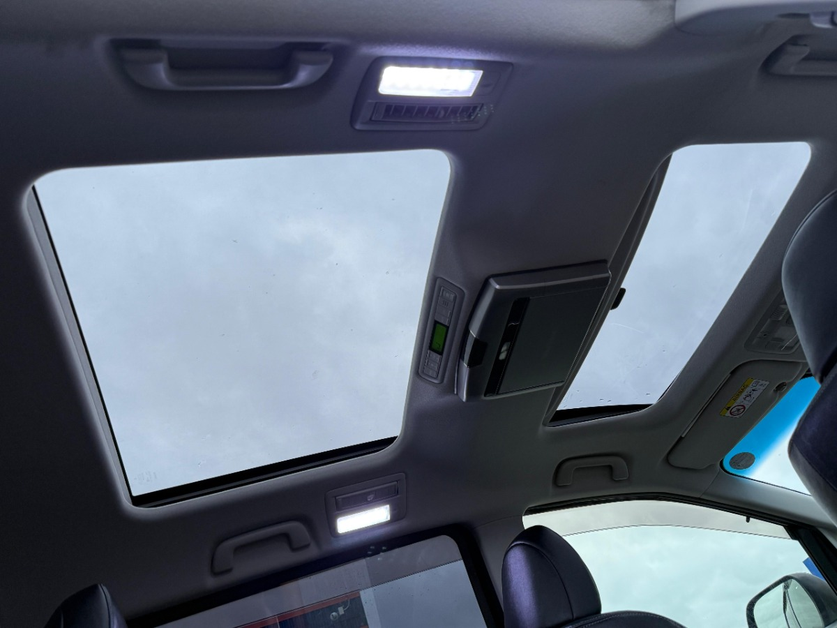 2016 Toyota Estima  Carousel 9