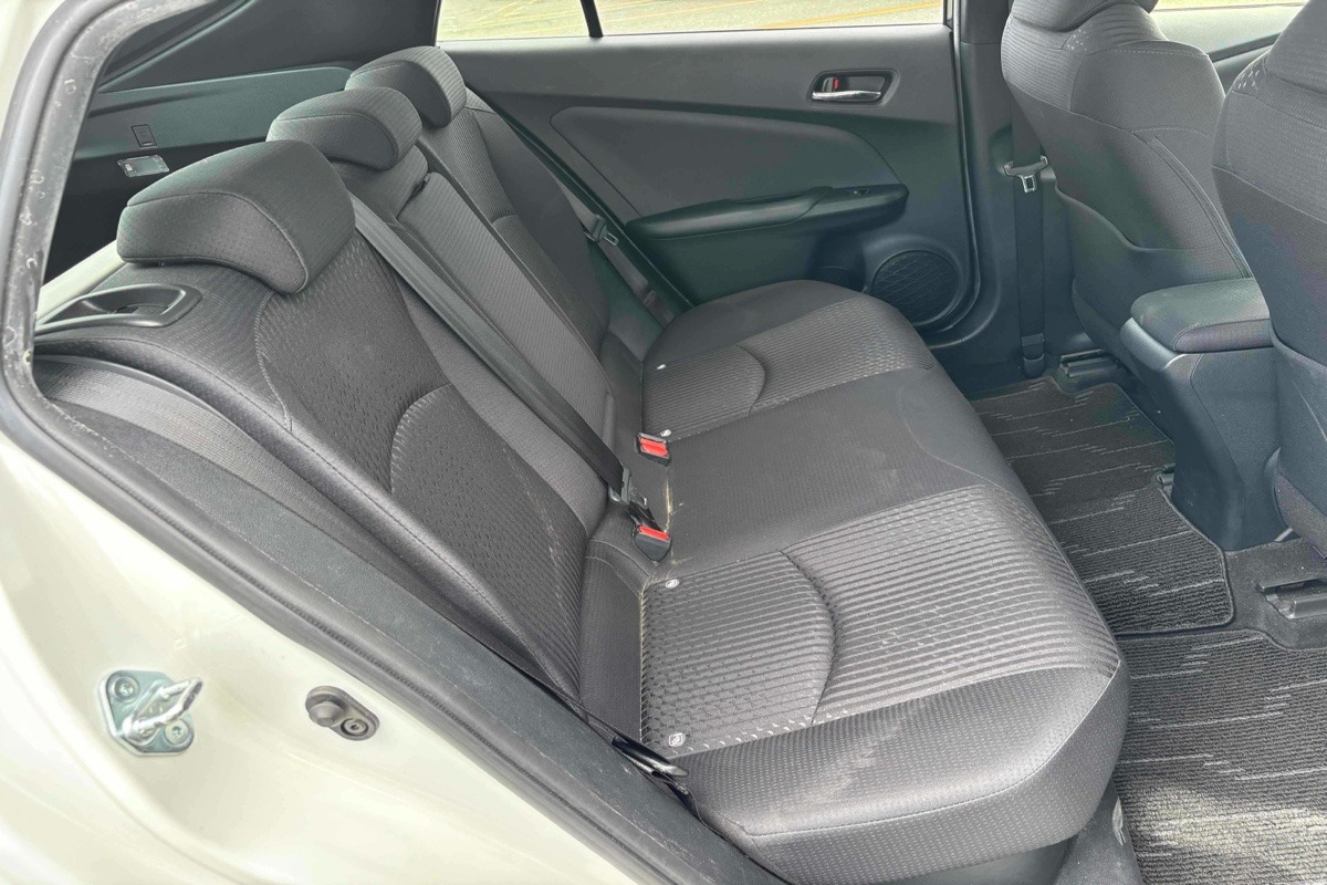 2017 Toyota Prius HYBRID S Carousel 6