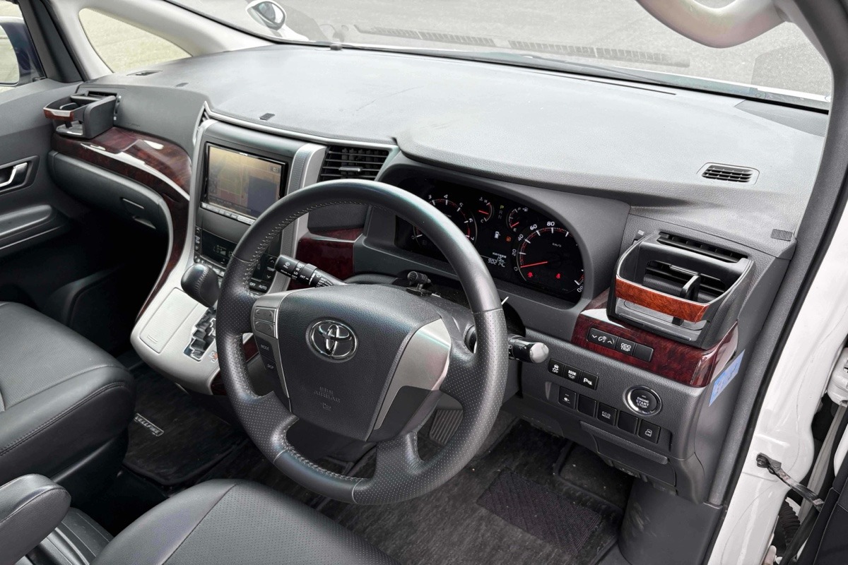 2012 Toyota Vellfire 2.4Z Carousel 3