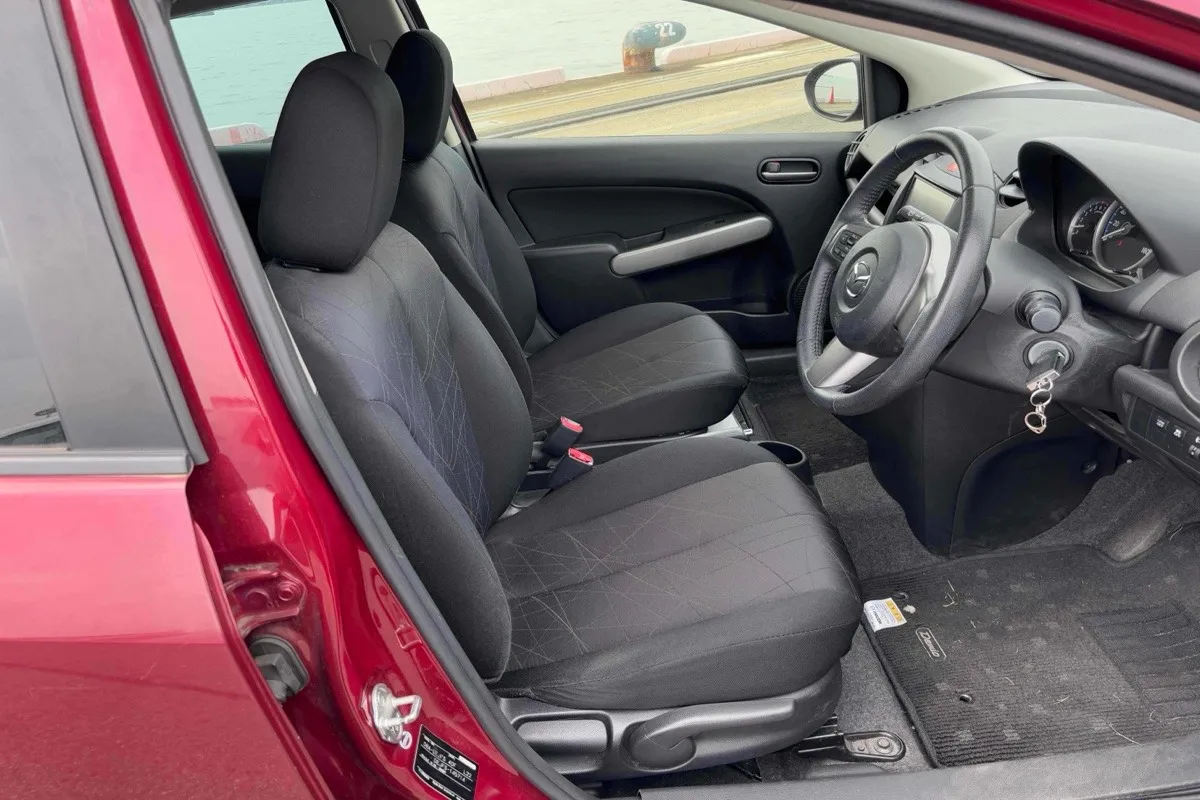 2013 Mazda Demio SKYACTIVE Carousel 8