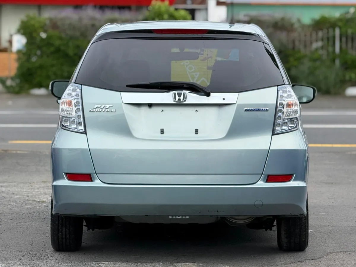 2012 Honda Fit Shuttle Hybrid SMART SELECTION Carousel 4