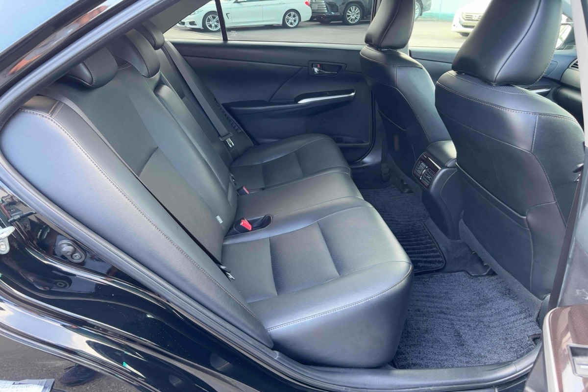 2012 Toyota Camry  Carousel 1