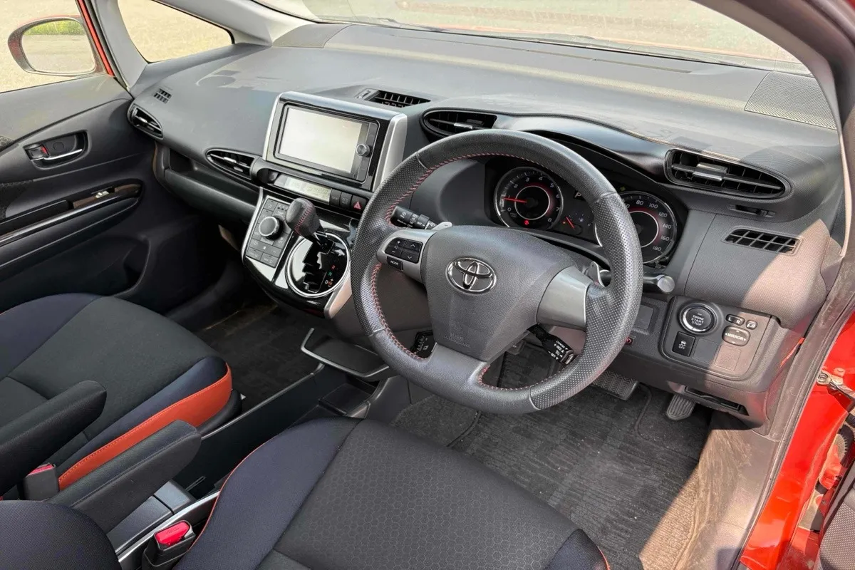 2012 Toyota Wish 2.0 Z PACKAGE Carousel 8