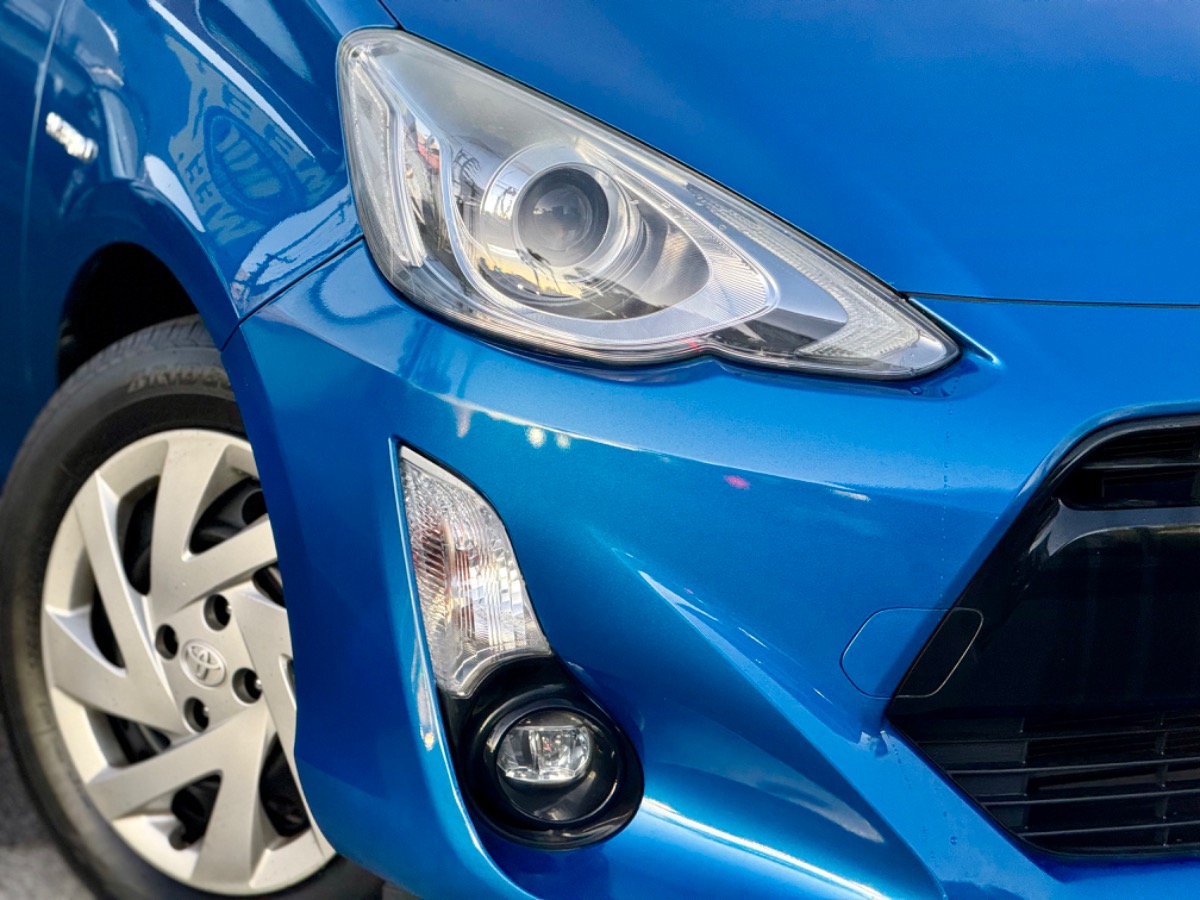 2015 Toyota Aqua Hybrid S Carousel 5