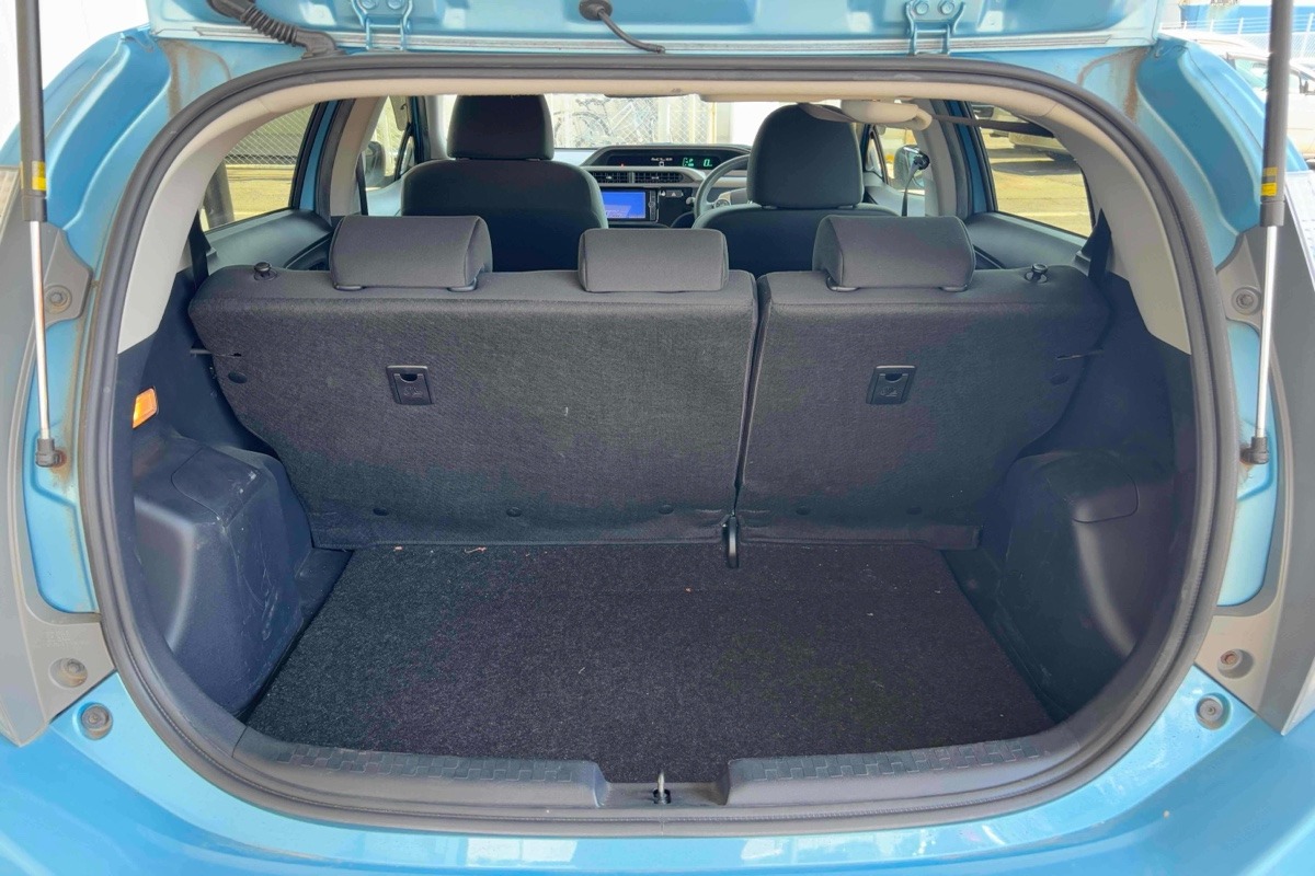 2013 Toyota Aqua Carousel 2