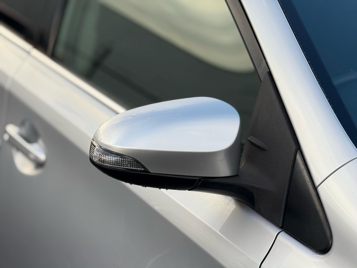2015 Toyota Auris  Carousel 8