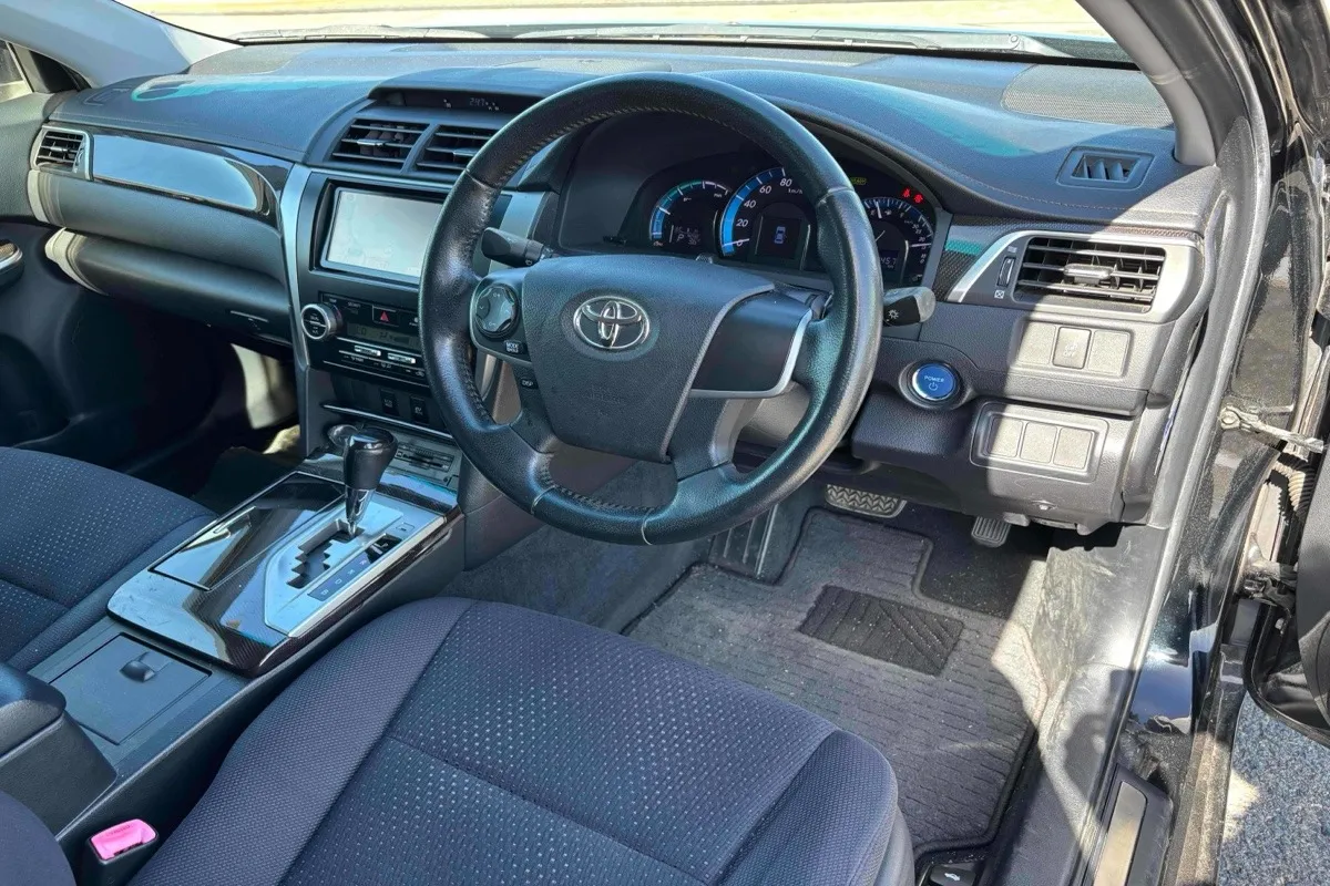 2012 Toyota Camry HYBRID G Carousel 7