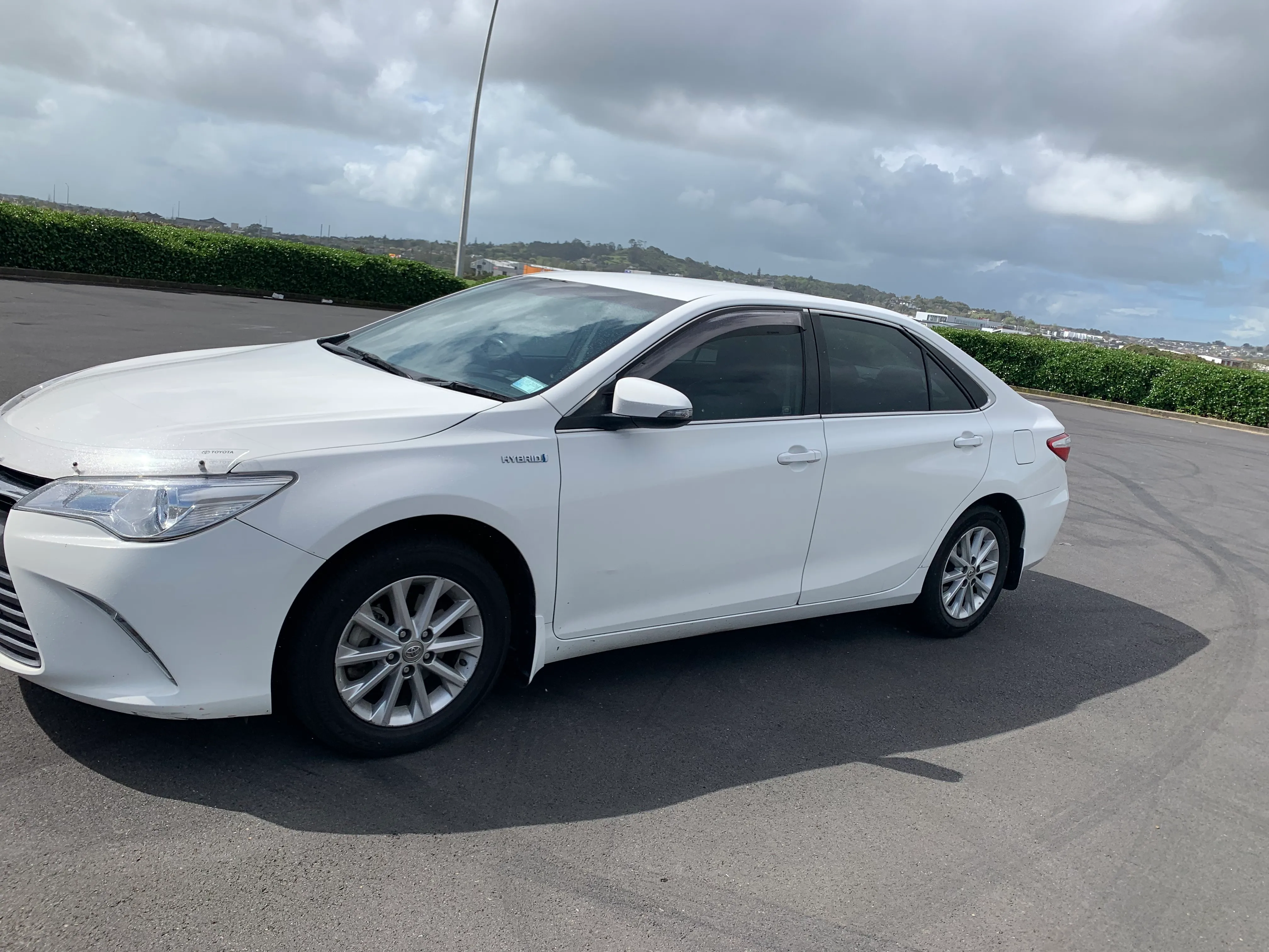 Toyota camry GL 2017 HYBRID urgent sale $11,500 Carousel 1