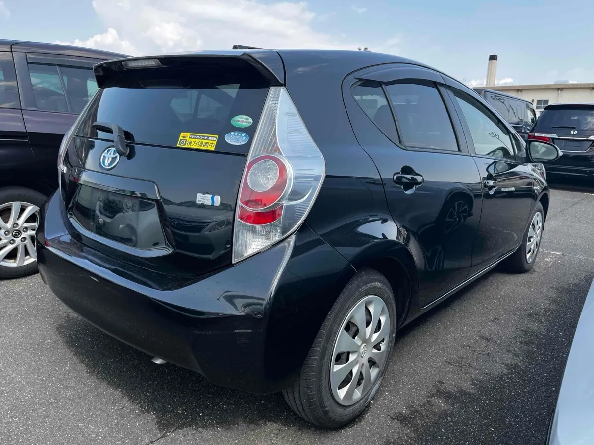 2014 Toyota Aqua Carousel 2