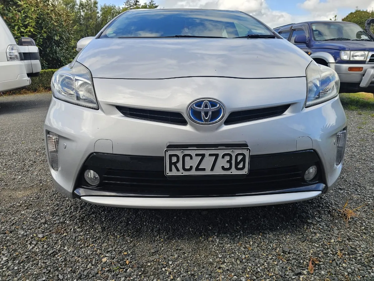 2014 Toyota Prius Carousel 1