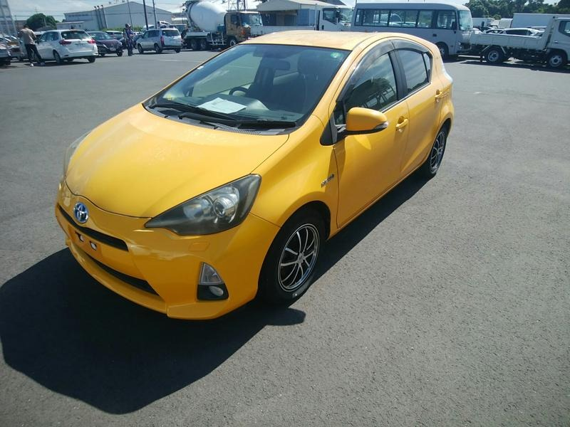 2013 Toyota Aqua Carousel 1