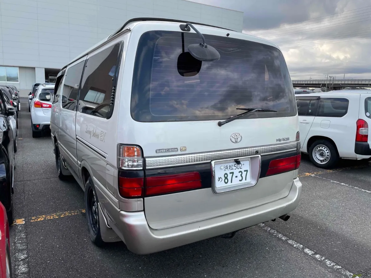 2002 Toyota Hiace Carousel 2
